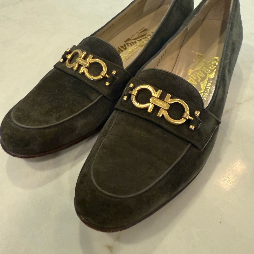 Salvatore Ferragamo Vintage Dark Green Suede Loafers with Gold Buckle - Picture 5 of 8